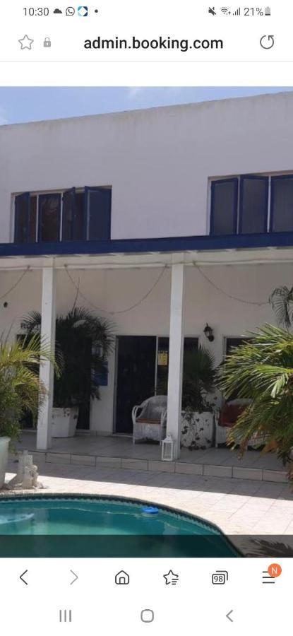Palmita Hotel Hostel Ораниестад Екстериор снимка